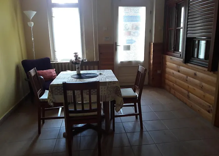 Lägenhet Vecsey Apartman